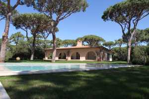 Book now your holiday in Castiglione della Pescaia in Tuscany in this wonderful villa by the sea for rent in Castiglione della Pescaia Roccamare